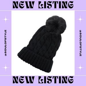 NWT Cable Knit Beanie Toque Hat with Pom Pom